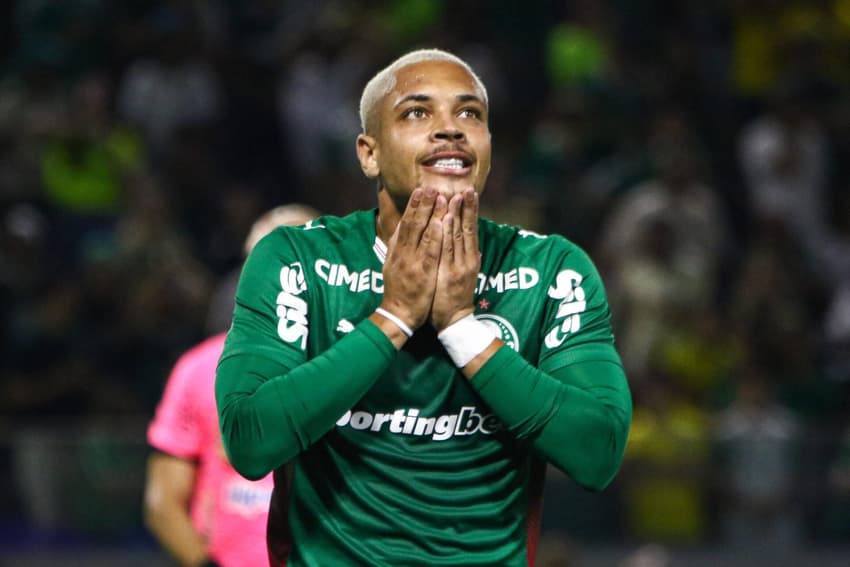 Vitor Roque em ação pelo Palmeiras (Foto: Vinicius Nunes/Agência F8/Gazeta Press)