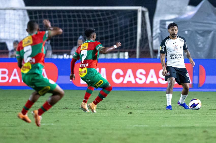 Matheus Bidu foi titular contra a Portuguesa (Foto: Léo Barrilari/GazetaPress)