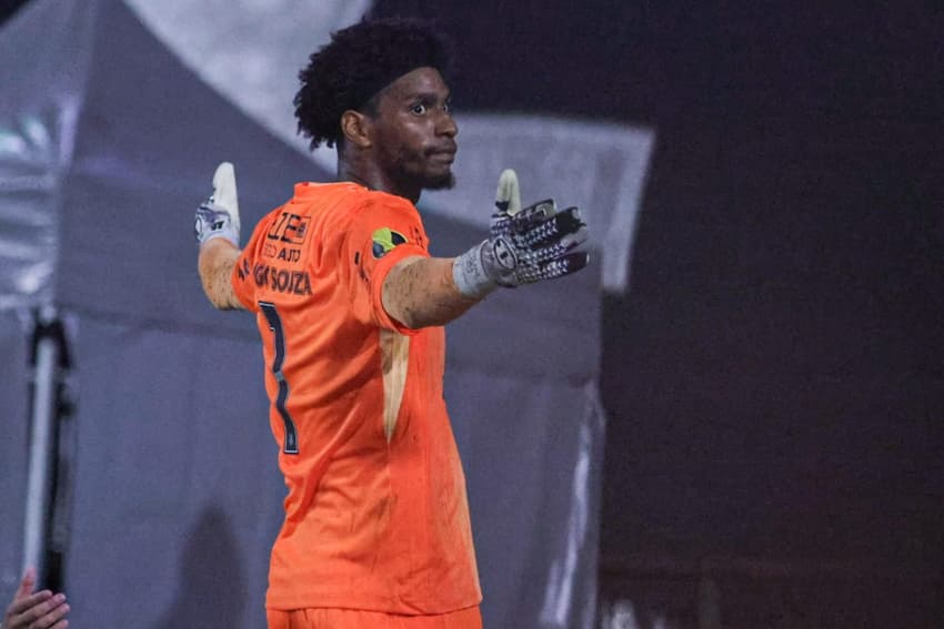 Hugo Souza, goleiro do Corinthians (Foto: Everton Okubo/Agência F8/Gazeta Press)