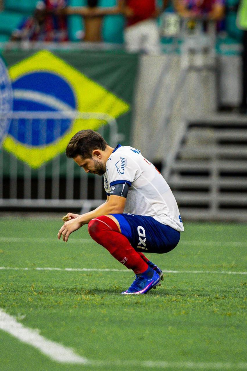 Everton Ribeiro lamenta pênalti perdido em Bahia x O'Higgins (Foto: Ednei Cunha/CÃ³digo 19/Gazeta Press)