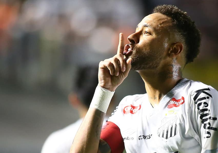Neymar provoca torcida do Vasco ao marcar gol pelo Santos. (Foto: Mauricio De Souza/ Agif/Gazeta Press)