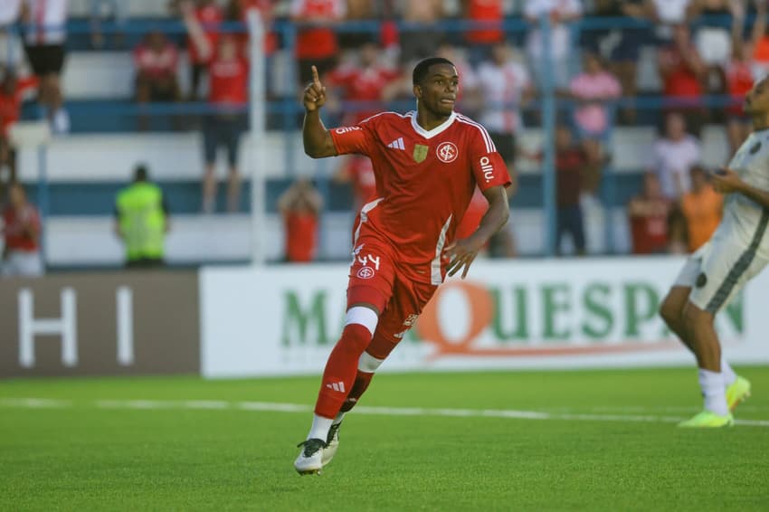 João Victor, atacante do Internacional