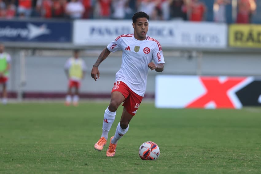 Allex, meia do Internacional