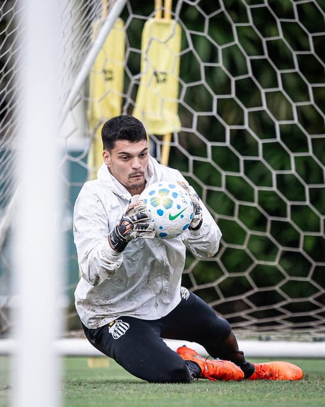 Gabriel Brazão durante treino do Santos no CT Rei Pelé nesta terça-feira (3). (Foto: Raul Baretta/ Santos FC)