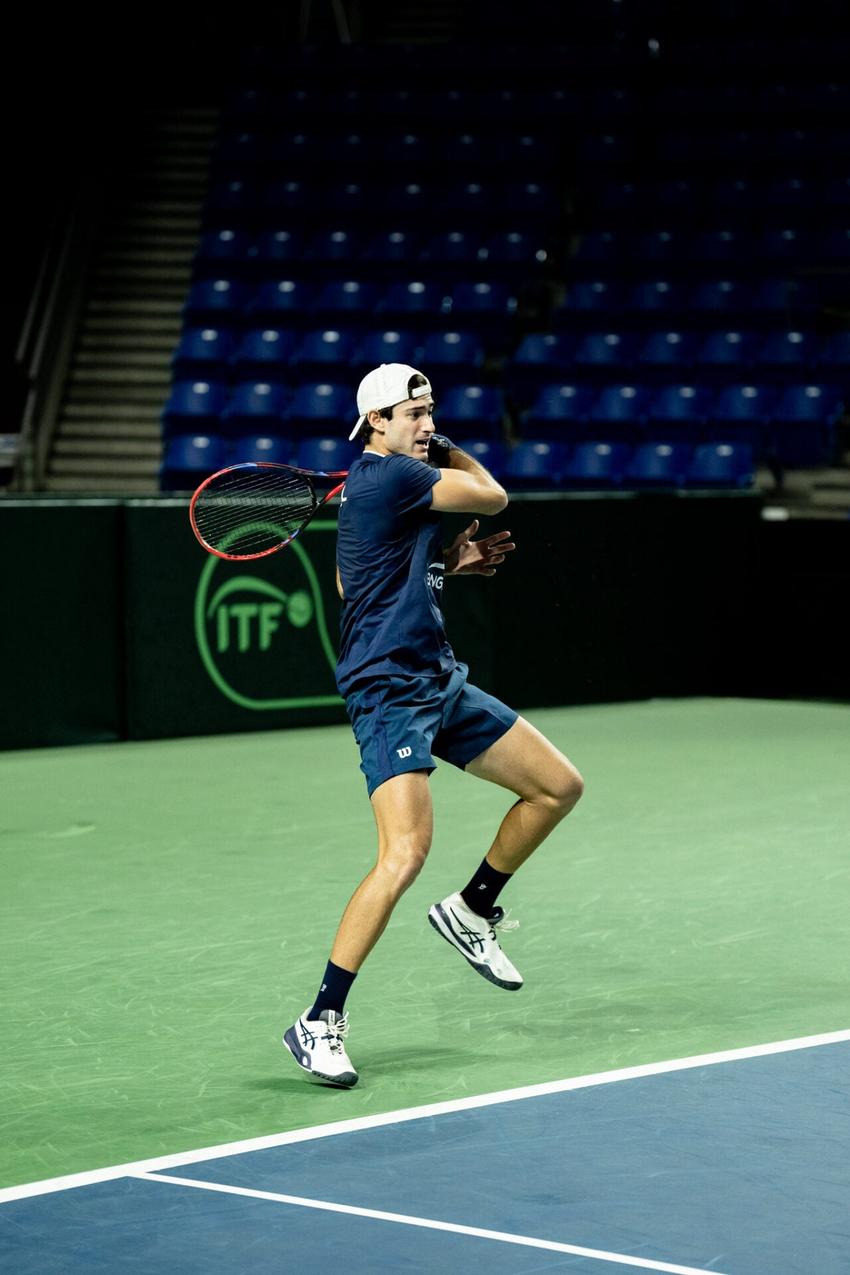 Gustavo Heide em treino do Brasil na Copa Davis (Foto: André Gemmer/CBT)
