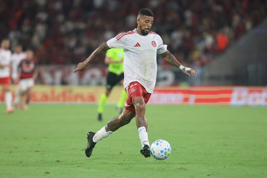 Paulinho, volante do Internacional