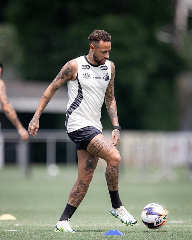 Neymar treina no CT Rei Pelé em preparação para o Paulistão. (Foto: Fotos: Raul Baretta/ Santos FC)