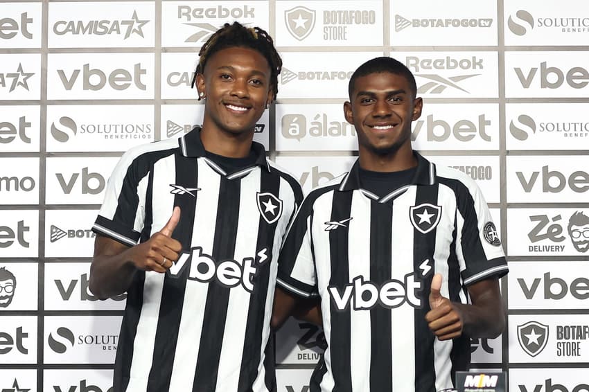 Ythallo e Wallace Davi foram apresentados pelo Botafogo (Foto: Vítor Silva/Botafogo)