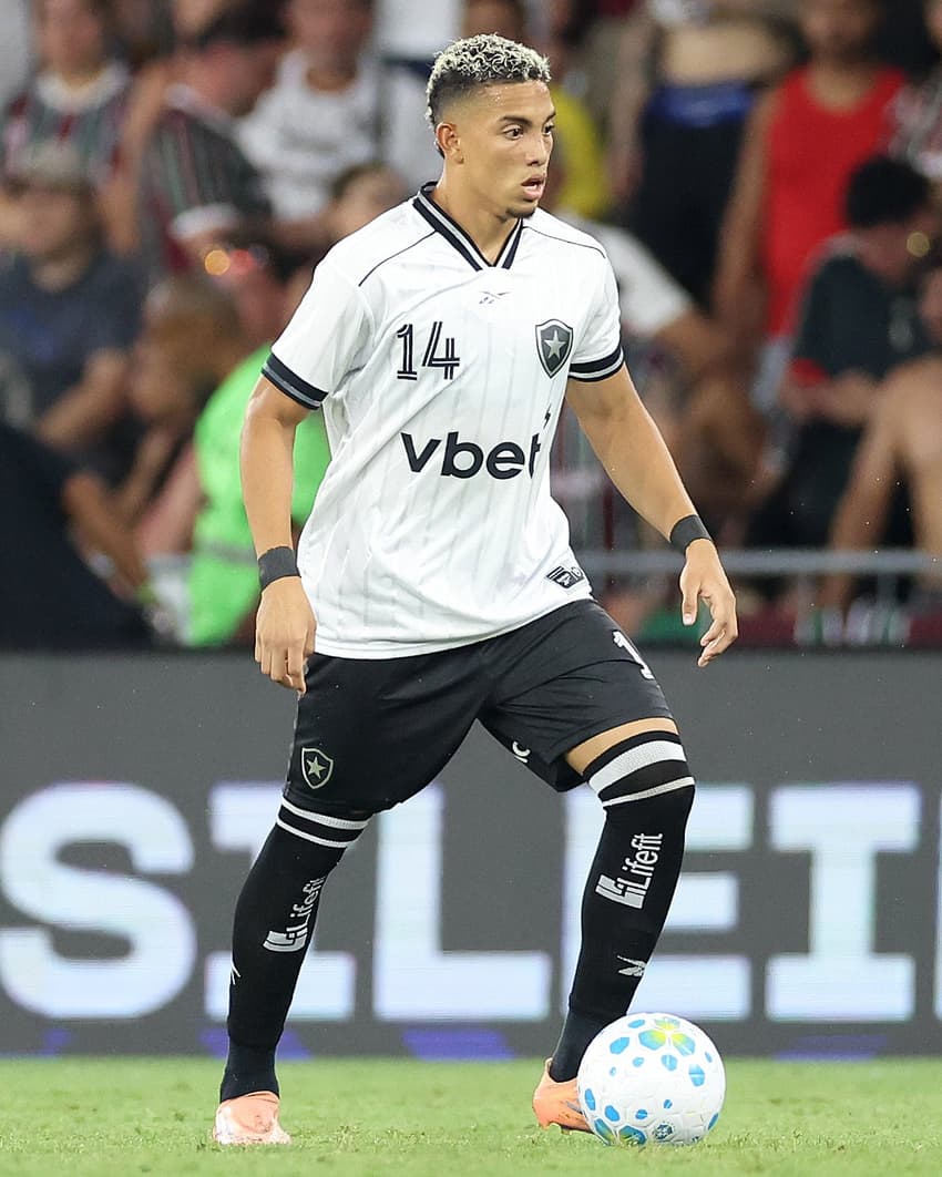 Barrera é opção no meio-campo para o Botafogo (Foto: Vítor Silva/Botafogo)