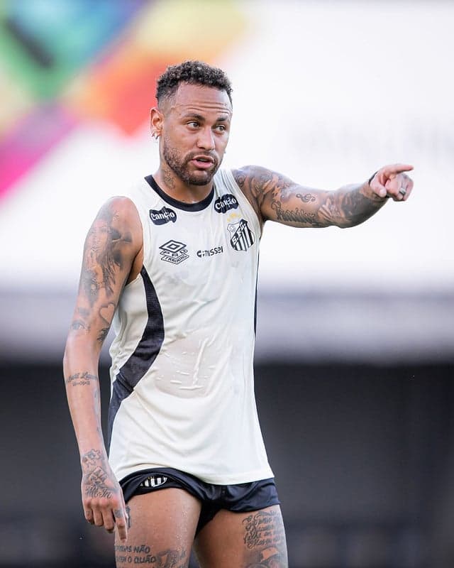 Neymar treina normalmente no CT Rei Pelé visando duelo contra o Velo Clube, pelo Paulistão. (Foto: Raul Baretta/ Santos FC)