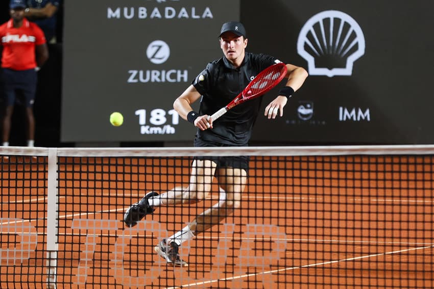 João Fonseca na derrota para o peruano Ignacio Buse nas oitavas do Rio Open (Foto: João Pires/Fotojump)