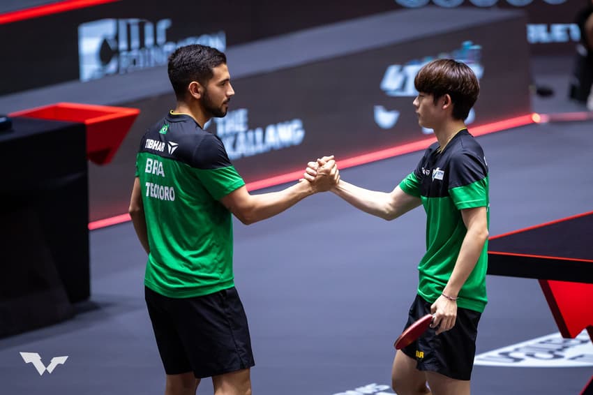 Guilherme Teodoro e Leonardo Ilzuka no WTT de Singapura Smash 2026 (Foto: World Table Tennis)