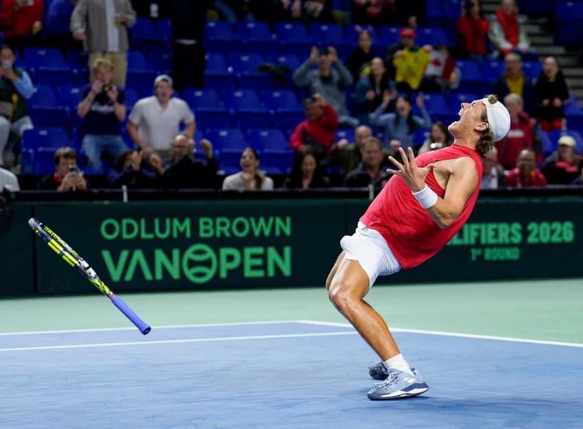 O canadense Liam Draxl celebra a vitória sobre o paulista Gustavo Heide na Copa Davis (Foto: Divulgação)