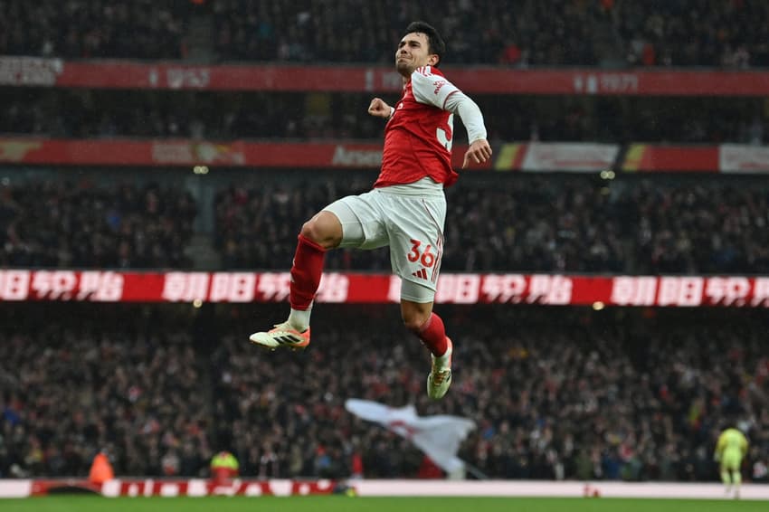 Zubimendi comemora gol do Arsenal contra o Sunderland Foto: Glyn KIRK / AFP)