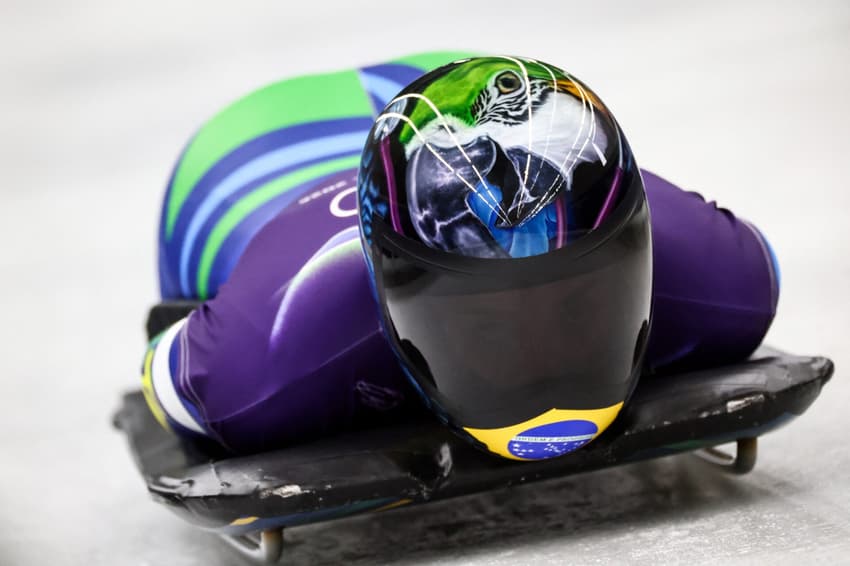 A brasileira Nicole Rocha Silveira participa do treino feminino de skeleton no Cortina Sliding Centre durante os Jogos Olímpicos de Inverno Milano Cortina 2026, em 9 de fevereiro de 2026. (Foto: Franck Fife/AFP)
