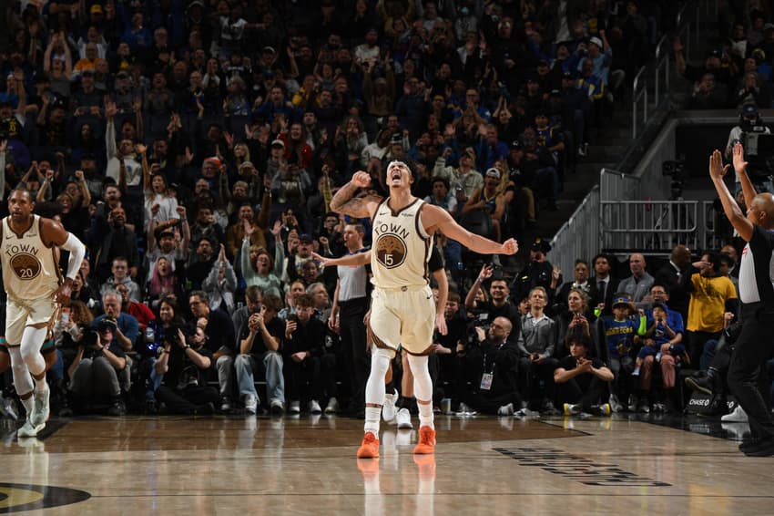Gui Santos, do Golden State Warriors, comemora durante o jogo contra o Memphis Grizzlies, no Chase Center. (Foto: Noah Graham/NBAE/Getty Images/AFP)