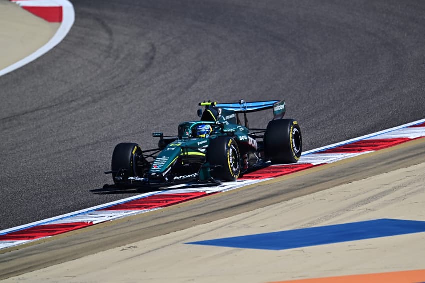 Fernando Alonso no primeiro dia dos testes de pré-temporada da Fórmula 1 no Circuito Internacional do Bahrein, em Sakhir, em 18 de fevereiro de 2026 (Foto: Giuseppe Cacace/AFP) 