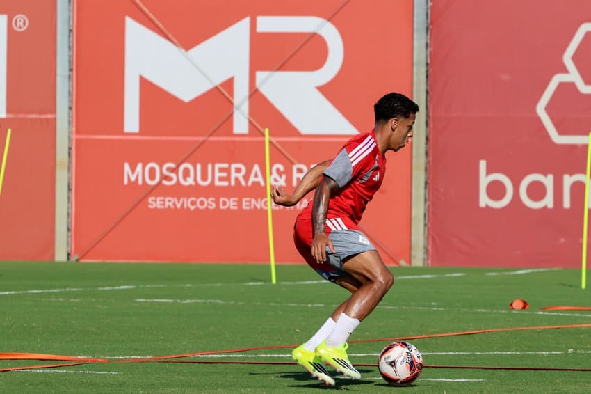 Allex, meia do Internacional