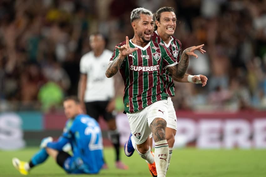 Acosta faz gol de placa em Fluminense x Botafogo (Foto: Jorge Rodrigues/AGIF/ Gazetapress)