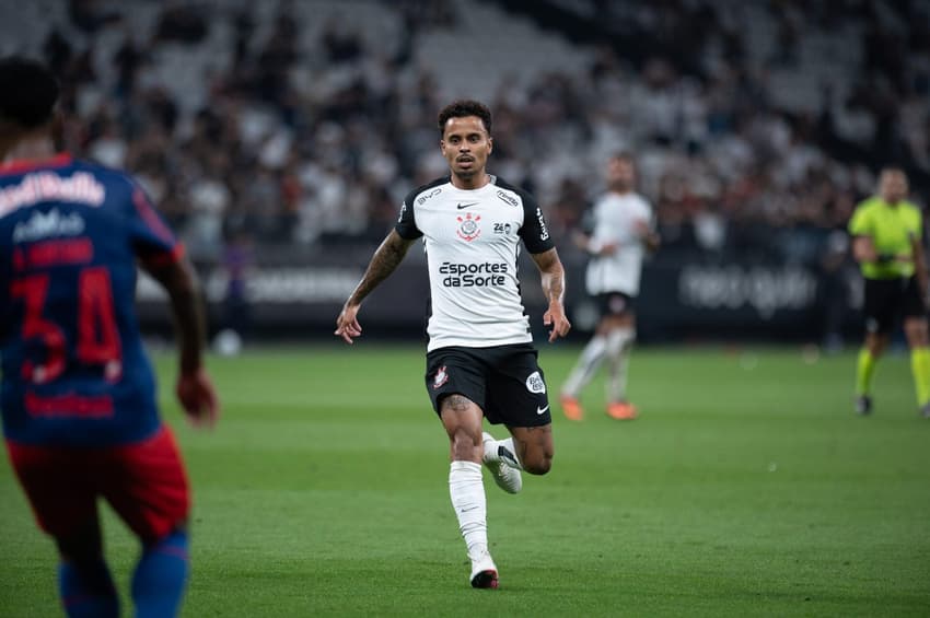 Allan estreia pelo Corinthians em vitória sobre o Bragantino (Foto: Ronaldo Barreto/Thenews2/Gazeta Press)