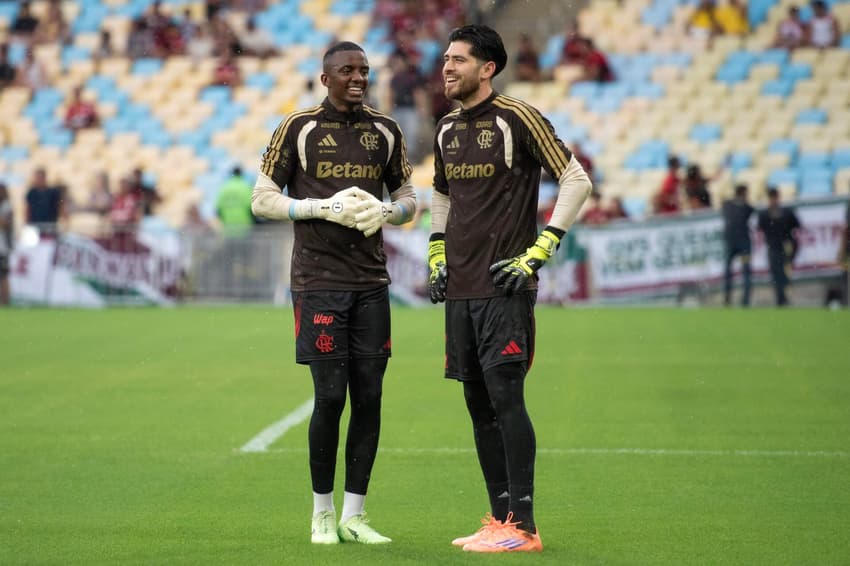 Andrew e Rossi dão risada durante conversa em aquecimento de jogo no Maracanã (Foto: Delmiro dos Santos / Mochila Press / Gazeta Press)