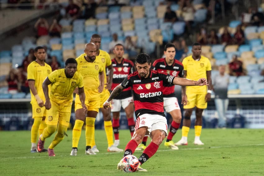 Arrascaeta bate pênalti do seu 100° em Flamengo x Madureira