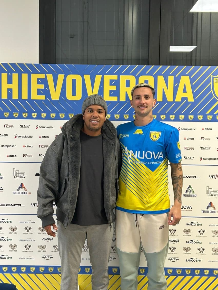 Batata na apresentação pelo Chievo Verona (Foto: Arquivo Pessoal/Divulgação)