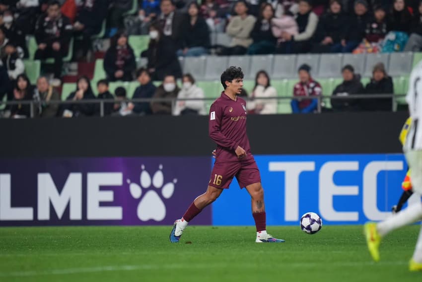 Caetano pelo Vissel Kobe contra o Seul FC, pela Champions da Ásia