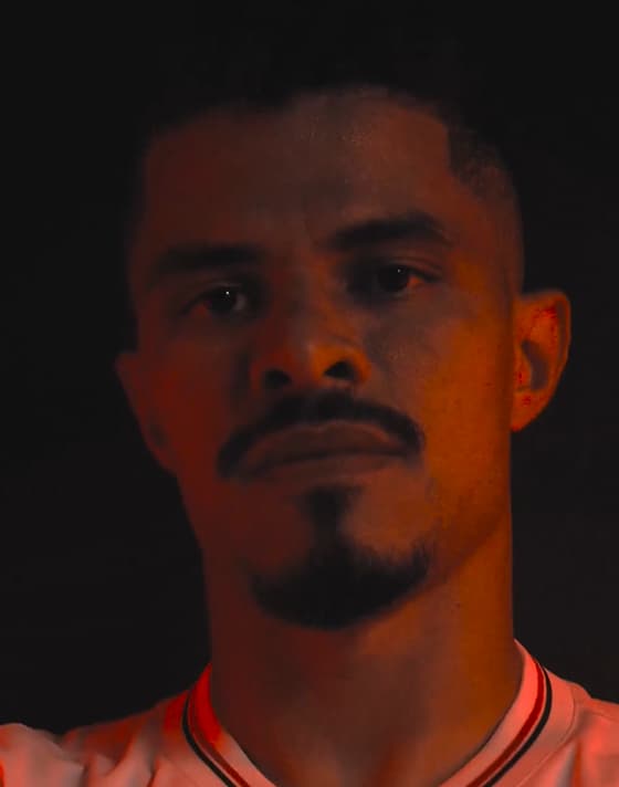 Lucas Ramon é apresentado como o novo lateral do São Paulo (Foto: Reprodução/São Paulo/X)