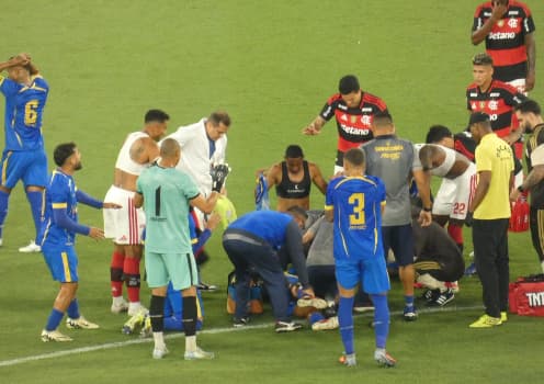 Jogadores de Flamengo e Sampaio Corrêa (Foto: Lucas Bayer/Lance!)