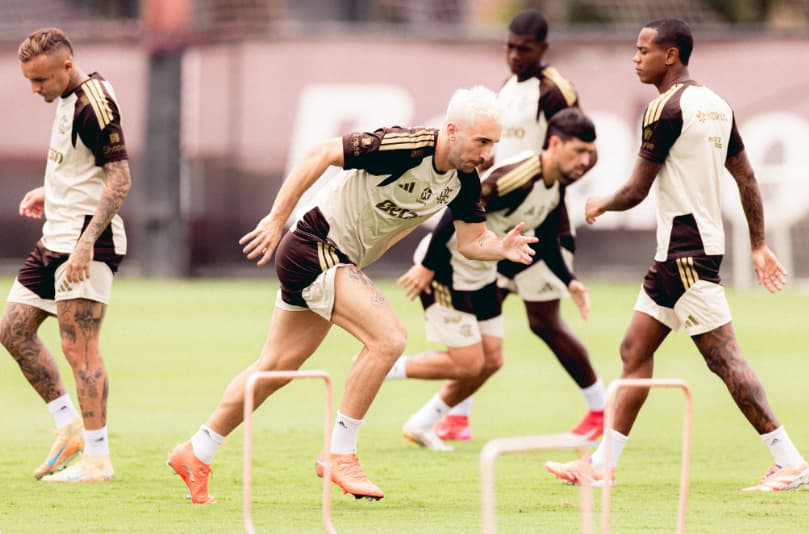 Jogadores do Flamengo durante treino no Ninho (Foto: Adriano Fontes/Flamengo)
