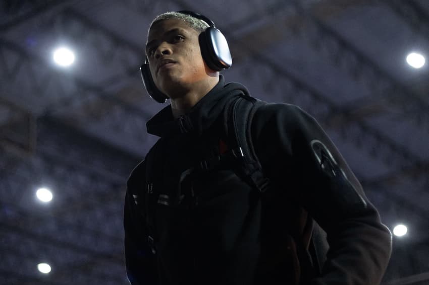 Cauan Barros chega a São Januário para Vasco x Volta Redonda (Foto: Matheus Lima / Vasco)