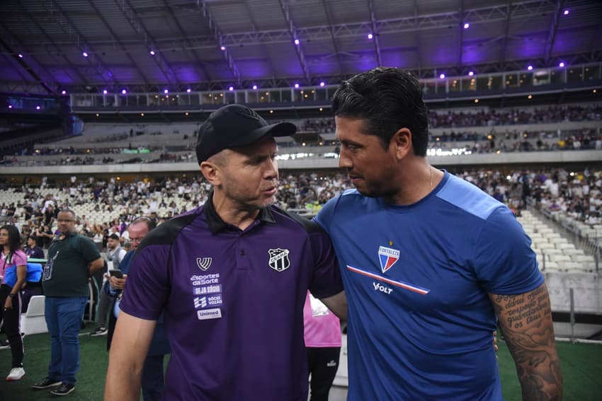Mozart e Carpini na partida entre Ceará e Fortaleza, pelo Campeonato Cearense (Foto: Caio Rocha/O Fotografico/Gazeta Press)