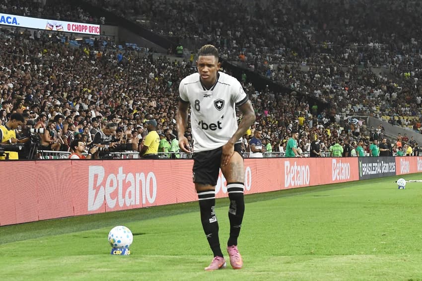 Danilo sente dores na coxa em clássico contra o Fluminense no Campeonato Brasileiro