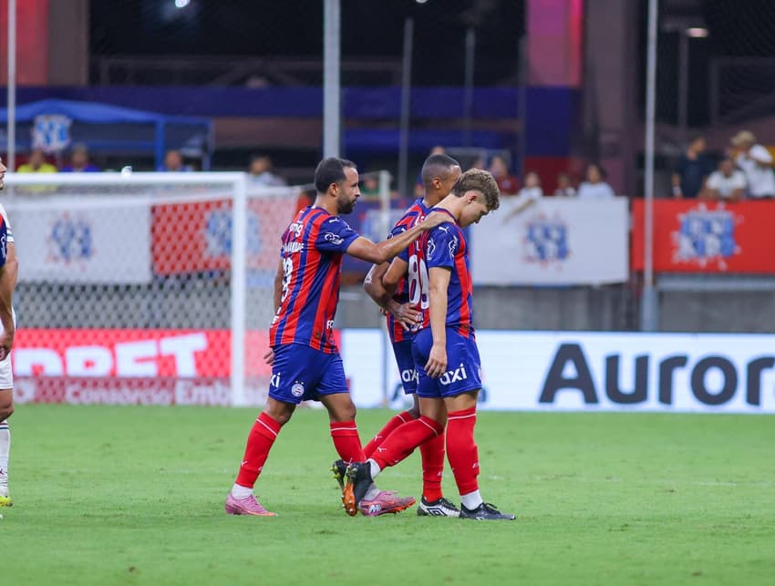 Dell deixa o campo cabisbaixo após ser expulso em Bahia x Fluminense
