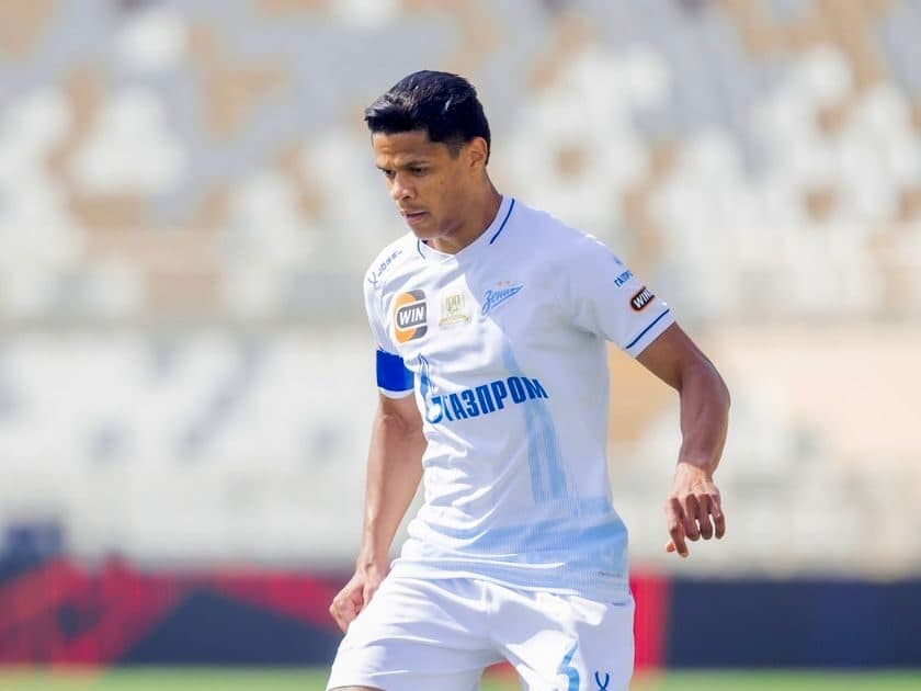 Douglas Santos em ação pelo Zenit (Foto: Divulgação/Zenit)