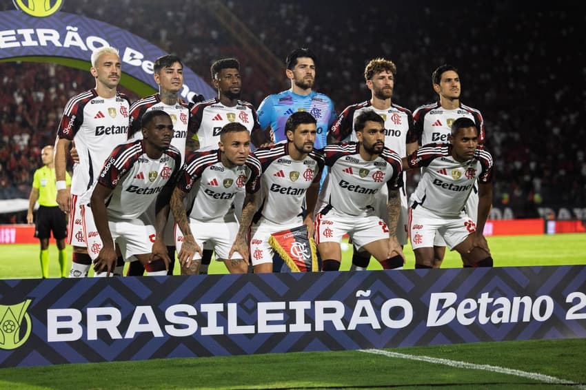 Flamengo sofre, mas bate o Vitória e vence a primeira no Brasileirão (Foto: Junior Damasceno/MyPhoto Press/Gazeta Press)