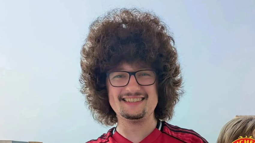 Frank Ilett é o torcedor Manchester United que prometeu não cortar o cabelo até o clube não vencer cinco jogos seguidos (Foto: Reprodução)