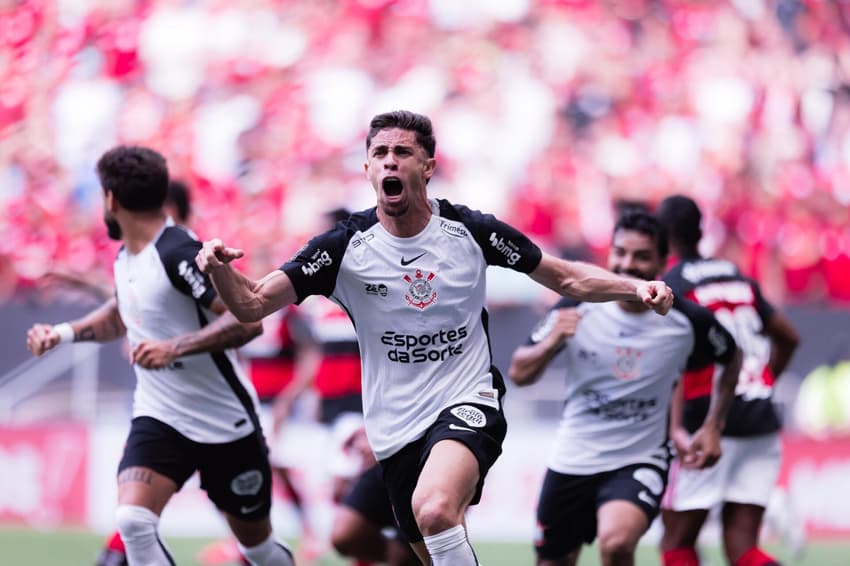 Gabriel Paulista comemora efusivamente primeiro gol com a camisa do Corinthians, marcado contra o Flamengo (Foto: Wanderson Oliveira / PxImages / GazetaPress)