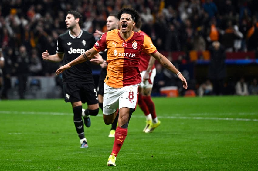 Gabriel Sara celebra gol do Galatasaray sobre a Juventus, pela Champions League