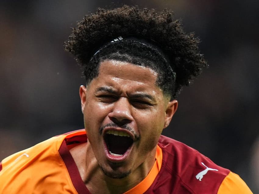 Gabriel Sara comemora vitória do Galatasaray sobre a Juventus pela Champions League (Foto: Divulgação/UEFA)