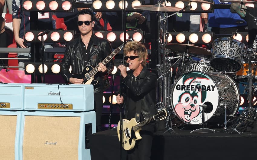 Green Day se apresenta antes do Super Bowl entre Patriots e Seahawks