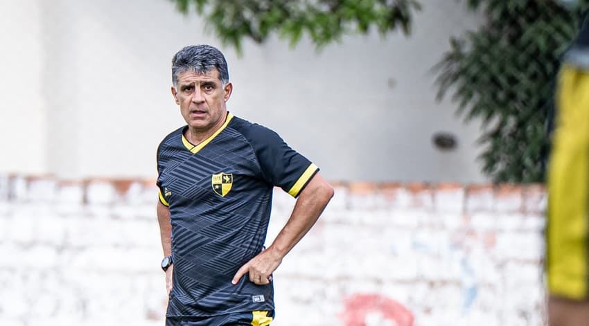 Wallace Lemos, treinador do IAPE (Foto: Richardson Alencar/IAPE)