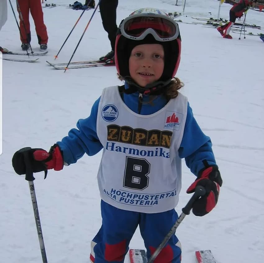 Jannik Sinner em competições de esqui na Itália (Foto: Reprodução / X)