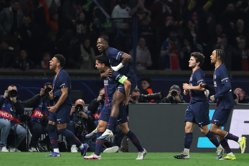 Jogadores comemorando o gol de Marquinhos, na Champions League (Foto: Thomas Samson/AFP)
