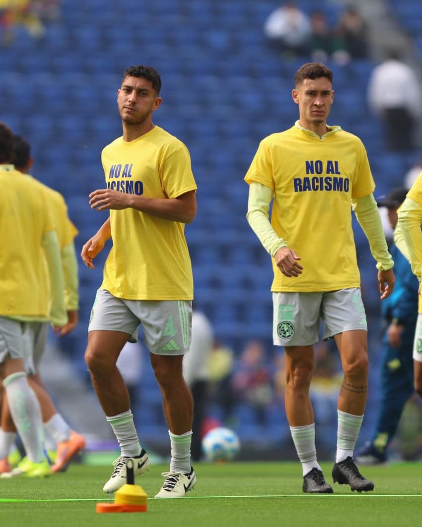 Jogadores do America do México em apoio ao Saint-Maximin (Foto: Reprodução/X)