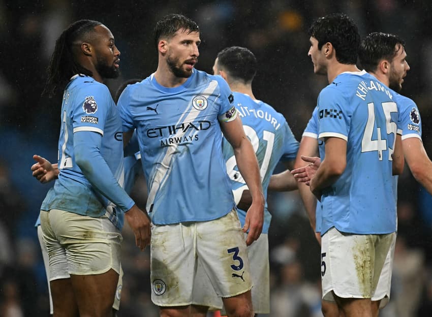 Jogadores do Manchester City comemorando gol contra o Fulham (Foto: Paul Ellis/AFP)