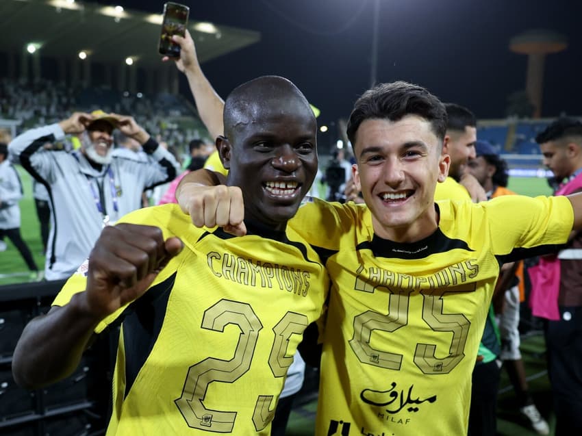 N'Golo Kanté celebra título da Saudi Pro League pelo Al-Ittihad em 2025 (Foto: Divulgação/Al-Ittihad)