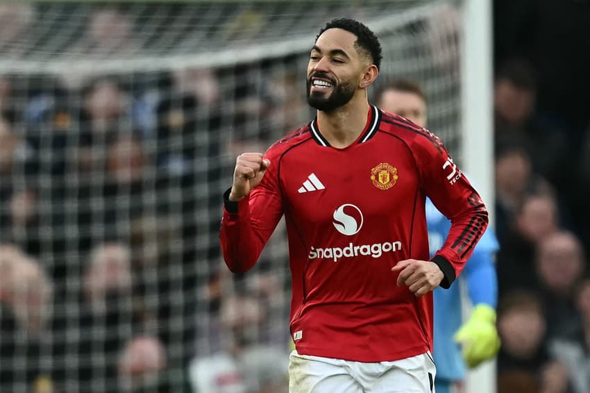Matheus Cunha comemora gol na vitória do United sobre o Fulham por 3 a 2 (Foto: Paul Ellis / AFP)