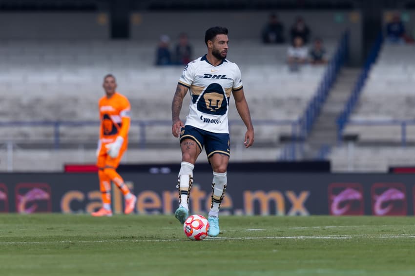 Nathan Silva no duelo entre Pumas e Tijuana (Foto: Reprodução/Imago7)